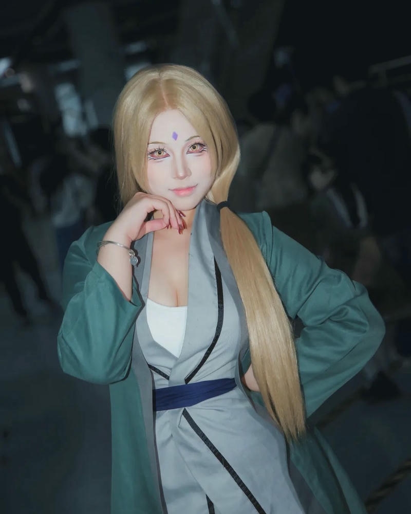 Hokage đệ ngũ đứng trong bóng tối nhìn bí ẩn