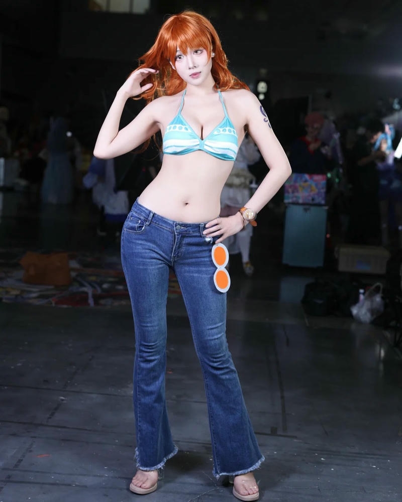 Nami one piece bikini xanh cầm gậy sét đánh cực mạnh