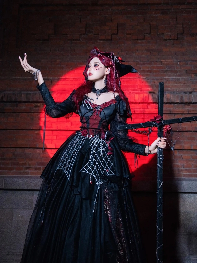 Nàng quỷ bóng đêm toát lên vẻ ma mị trong từng chi tiết