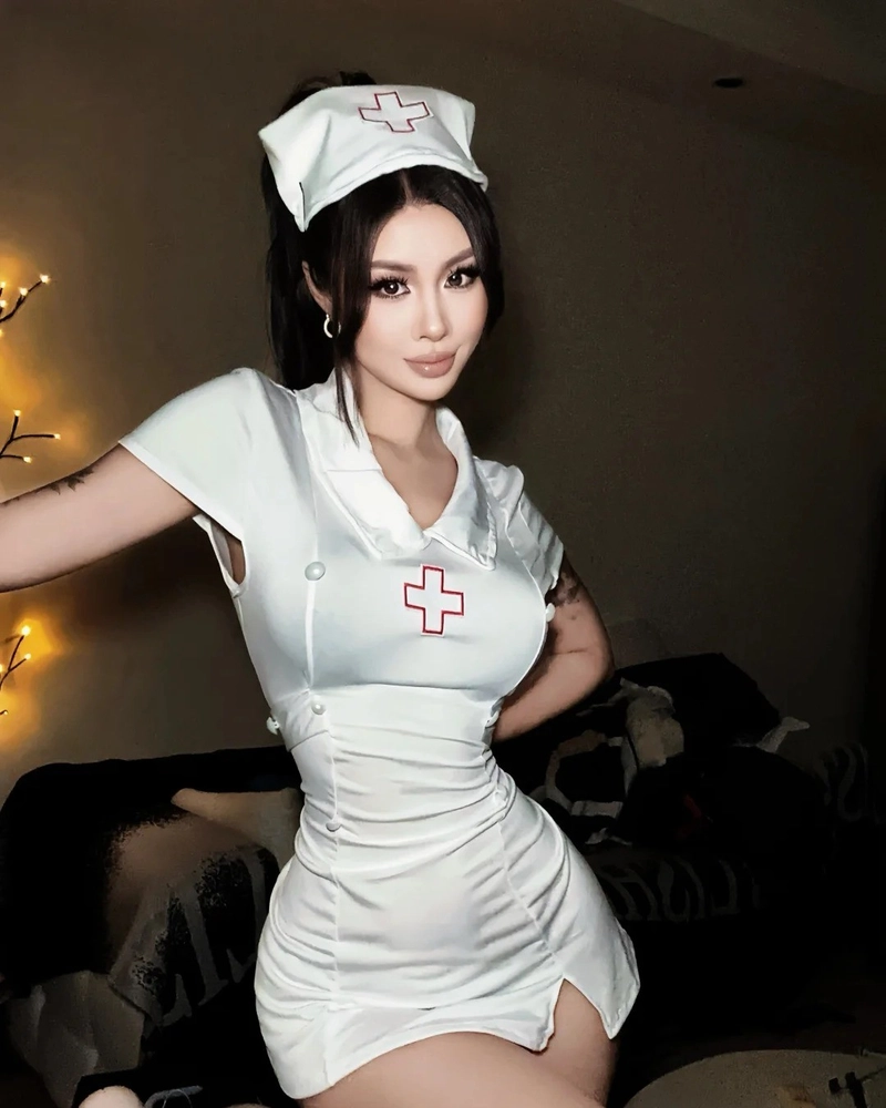 Nàng y tá cosplay nổi bật sức hút nóng bỏng mê hoặc