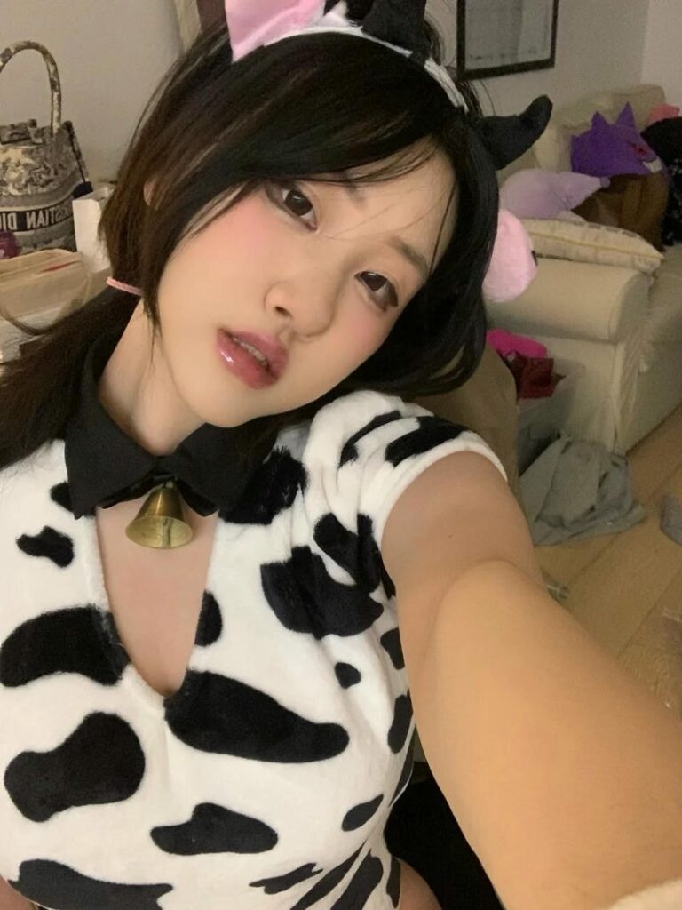 Trang phục bò sữa cài bờm tai bò cute phô mai