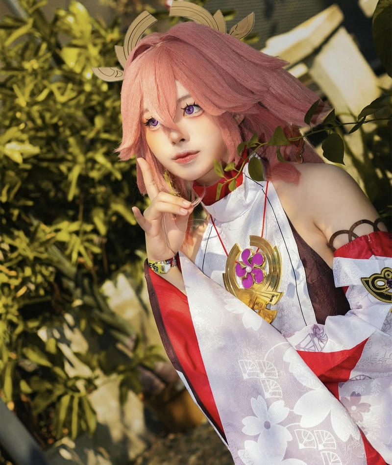 Gallery - 99+ Ảnh Yae Miko Cosplay hồ ly ranh ma táo bạo, quyến rũ - image 2
