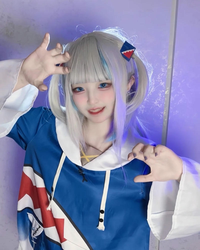 Yaoyaoqwq gawr gura cosplay tạo dáng tay mèo dễ thương lắm