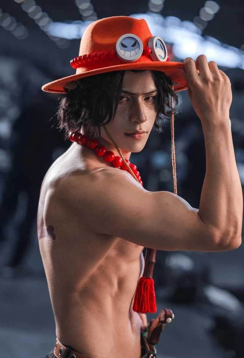 bộ ảnh cosplay One Piece đẹp như bước ra từ anime