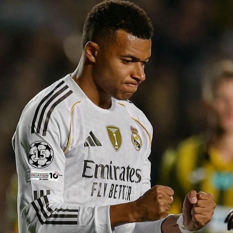 Ảnh avatar bóng đá đẹp Mbappe áo Real Madrid
