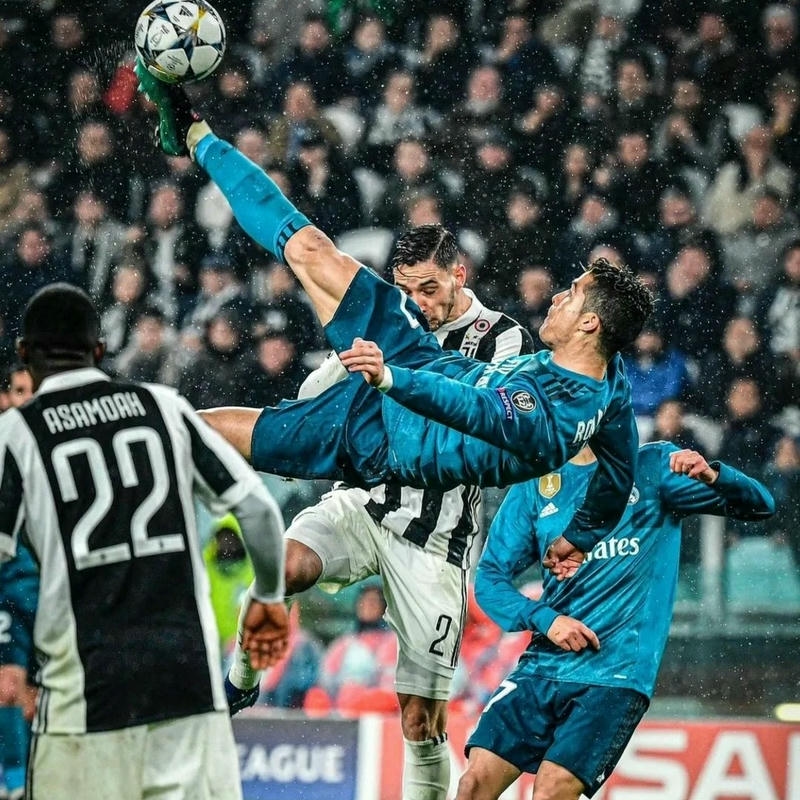 Ảnh avatar bóng đá đẹp cầu thủ Dybala sút bóng