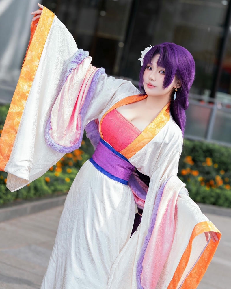 Ảnh cosplay anime cô gái tóc tím múa quạt kimono cam