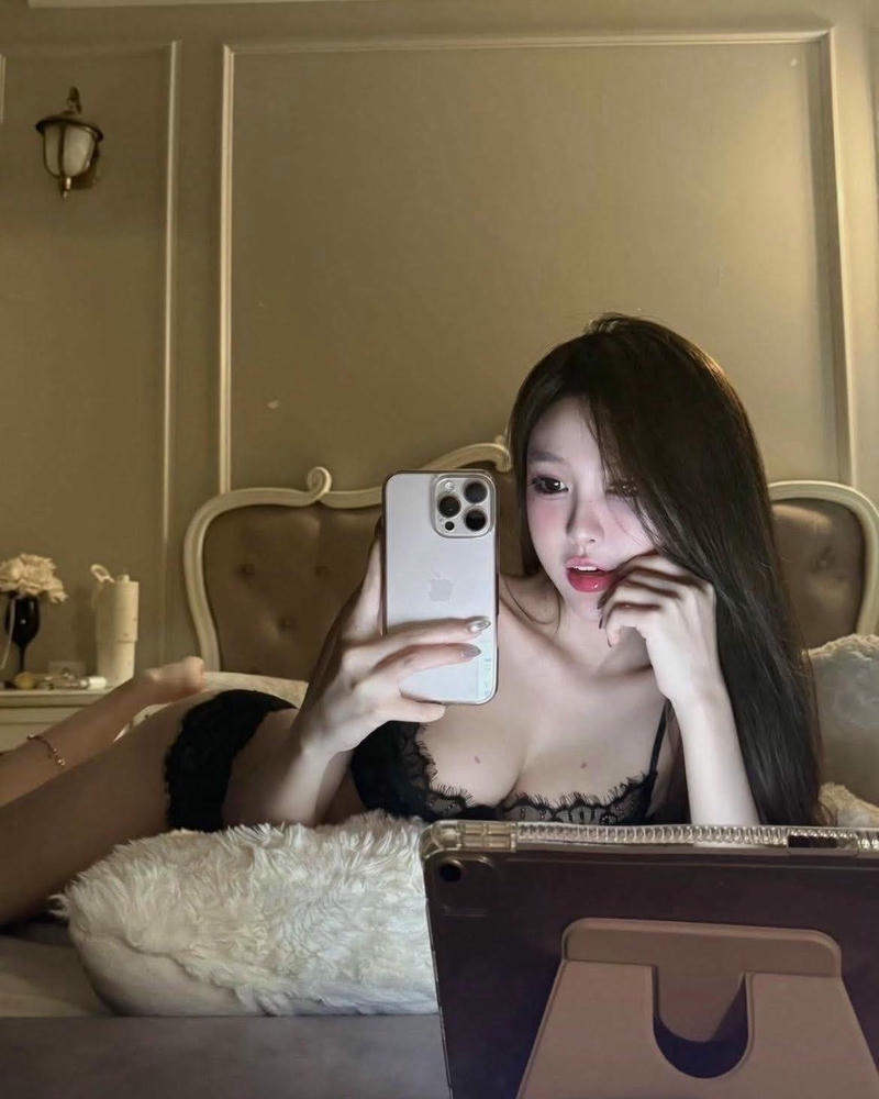 Ảnh gái xinh tự sướng khoảnh khắc thường