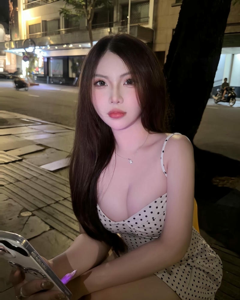 Ảnh gái xinh vú khoe vú to đẹp toát lên vẻ nóng bỏng