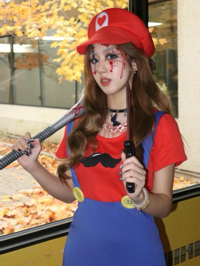 Cosplay Halloween Mario phiên bản nữ cầm vợt tennis đỏ