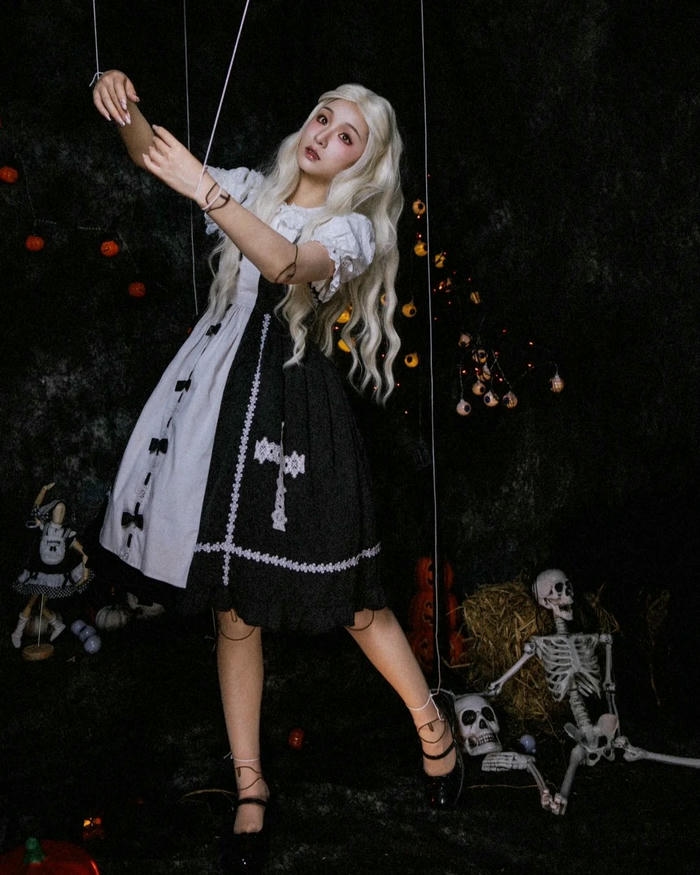 Cosplay Halloween búp bê dây rối mặc váy đen trắng