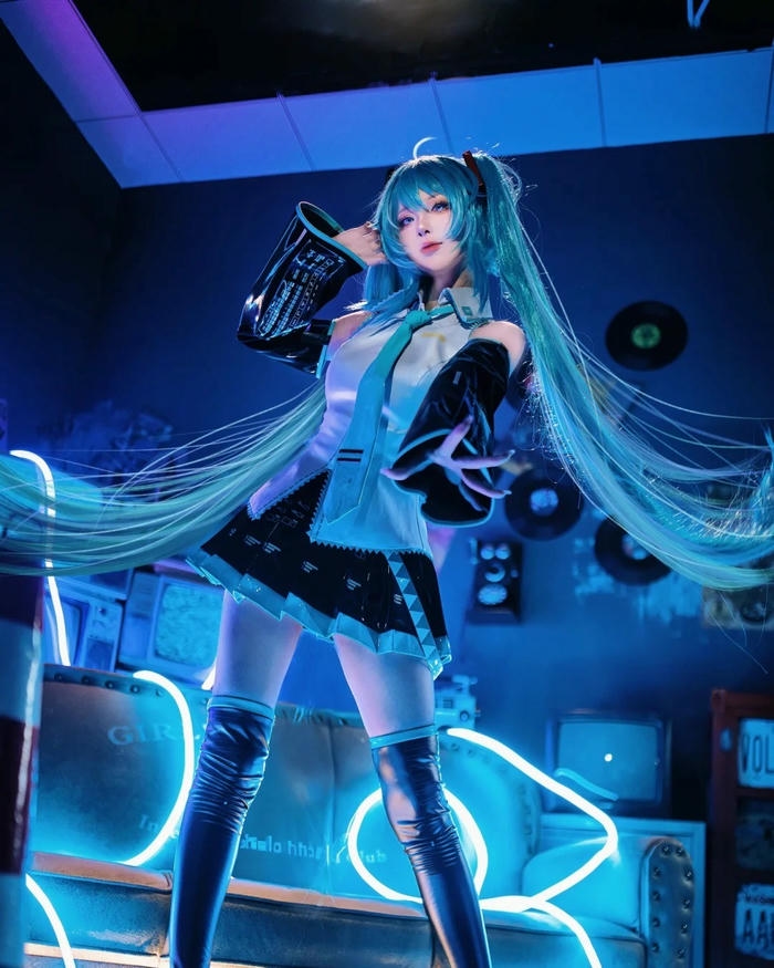 Cosplay Miku phiên bản hoa anh đào hồng rực rỡ đẹp