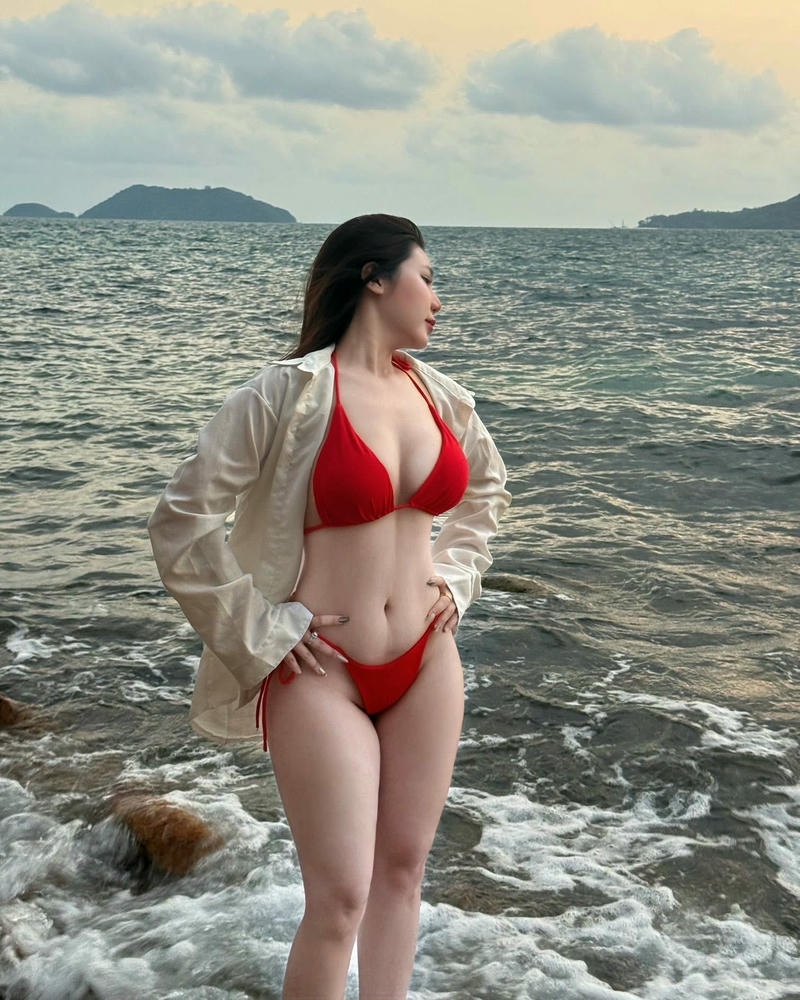 Gái mặc bikini trong suốt khoe đường nét gợi tình hoàn mỹ