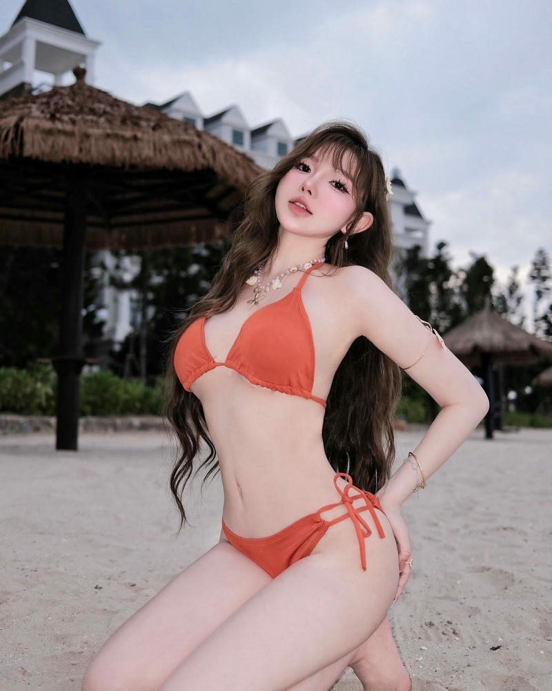 Gái xinh tạo dáng nóng bỏng đầy mê