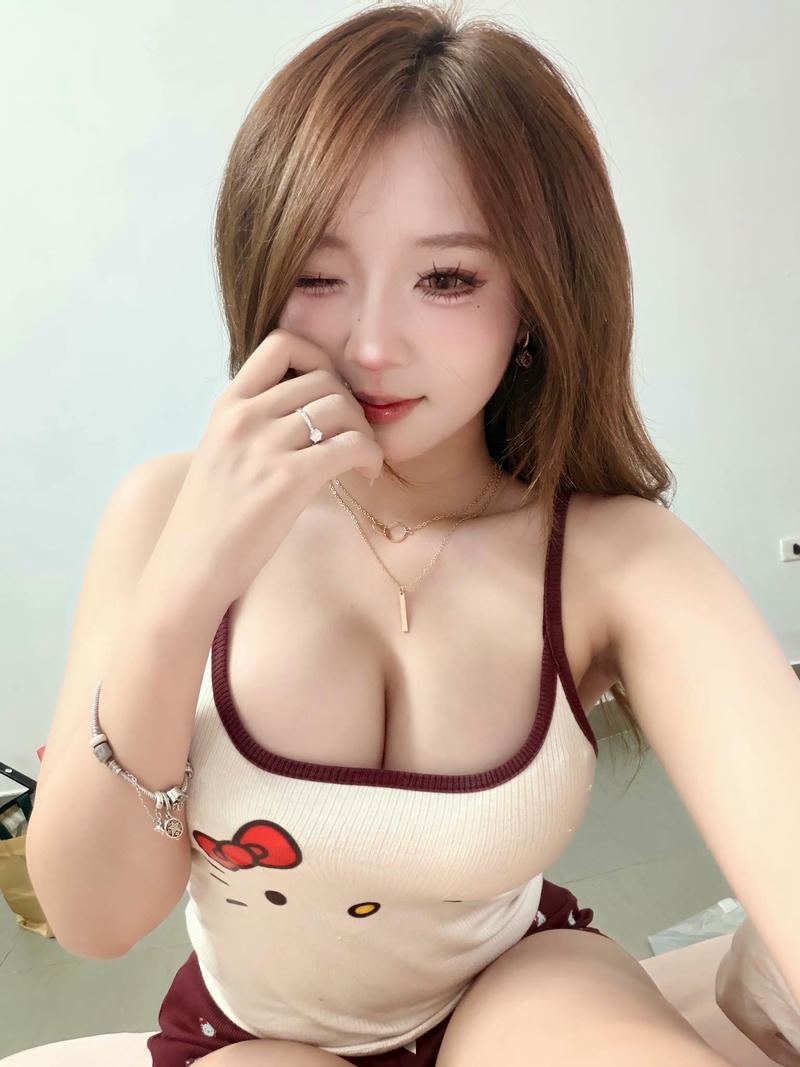 Hình ảnh gái xinh khoe vú đẹp mang sức hút nóng bỏng