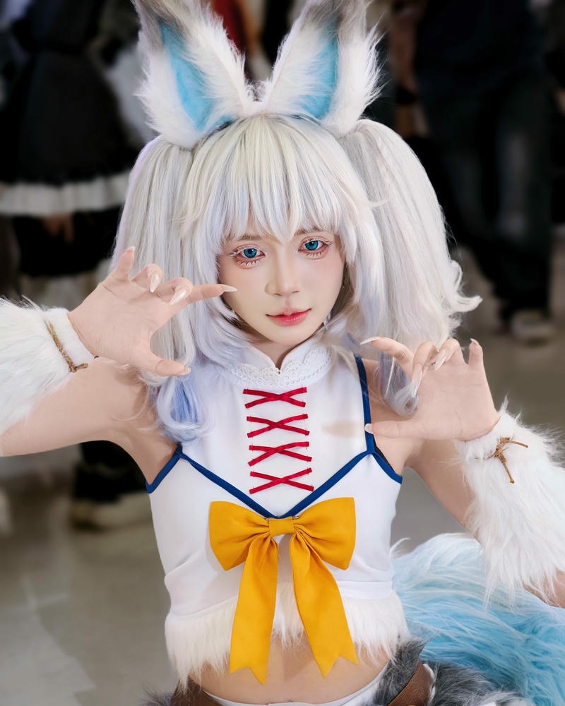 Hình ảnh hóa trang nữ tai thỏ tóc trắng nhí nhảnh