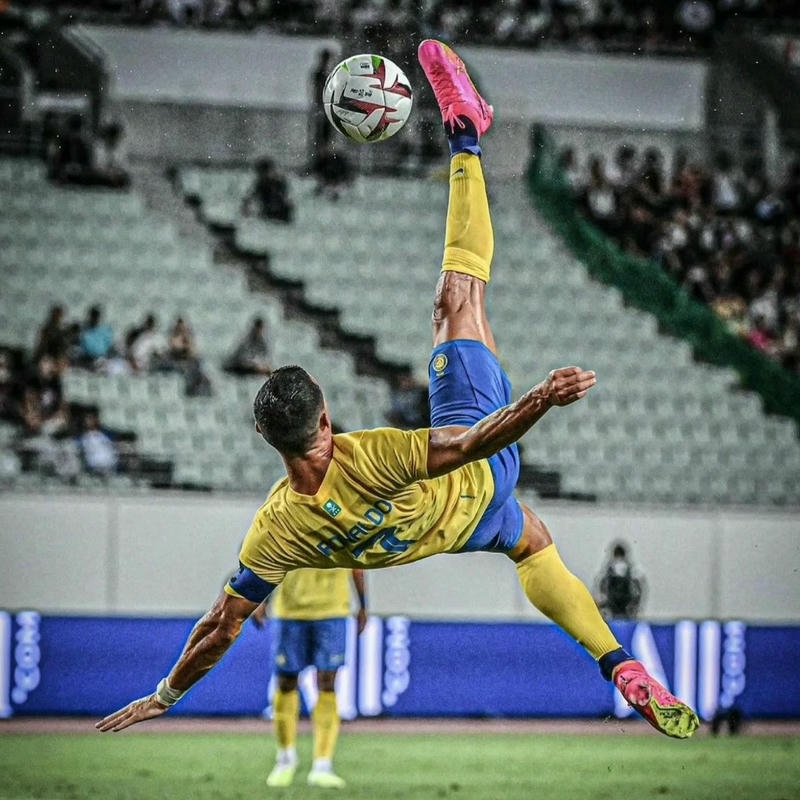 Hình avatar bóng đá đẹp cú sút trên không ngoạn mục