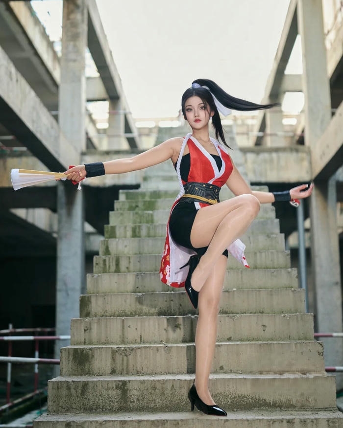 KOF cosplay đá chân cao biểu diễn võ thuật đẹp mắt