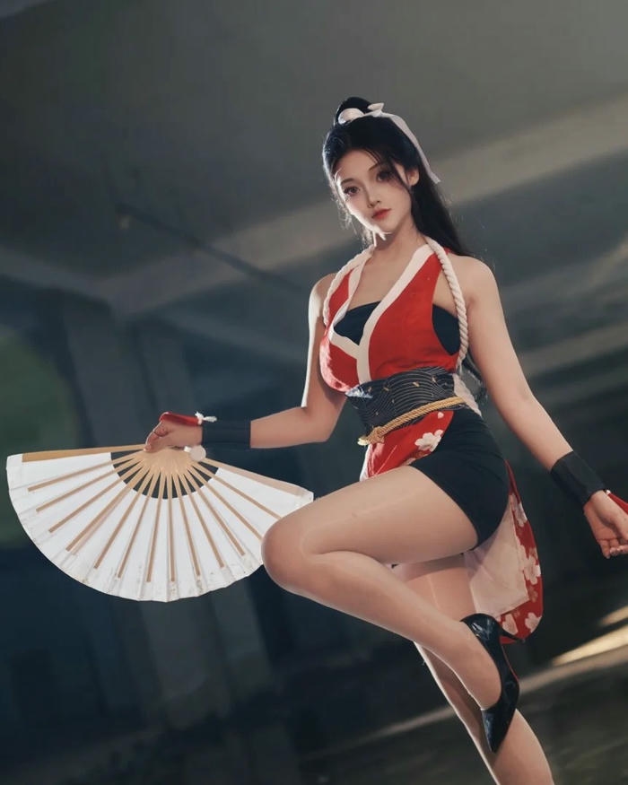 Mai Shiranui waifu đá cao chân tạo dáng cực kỳ mạnh mẽ