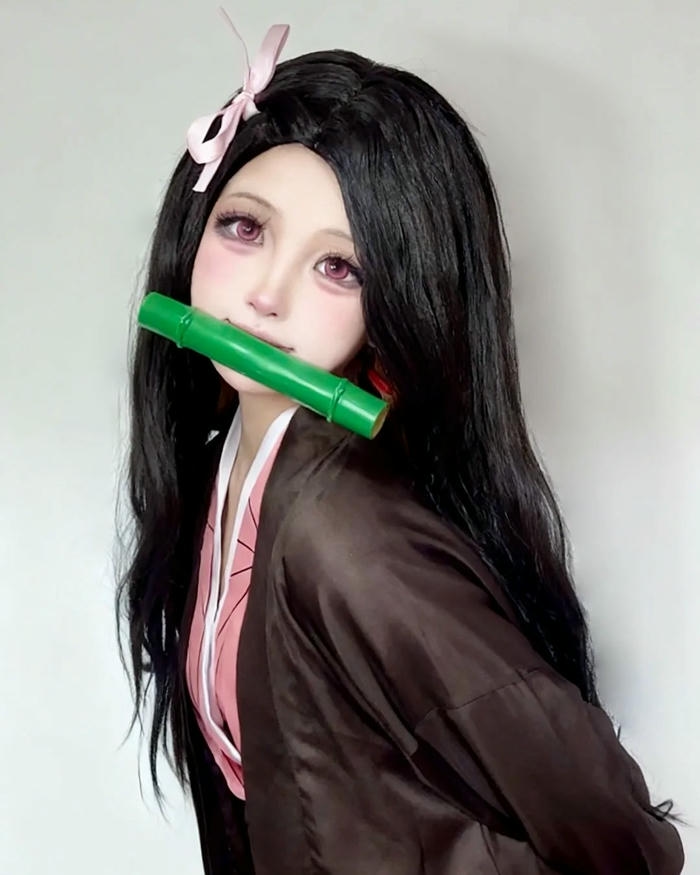 Nezuko Kamado cosplay góc nghiêng thần thánh tóc đen dài mượt