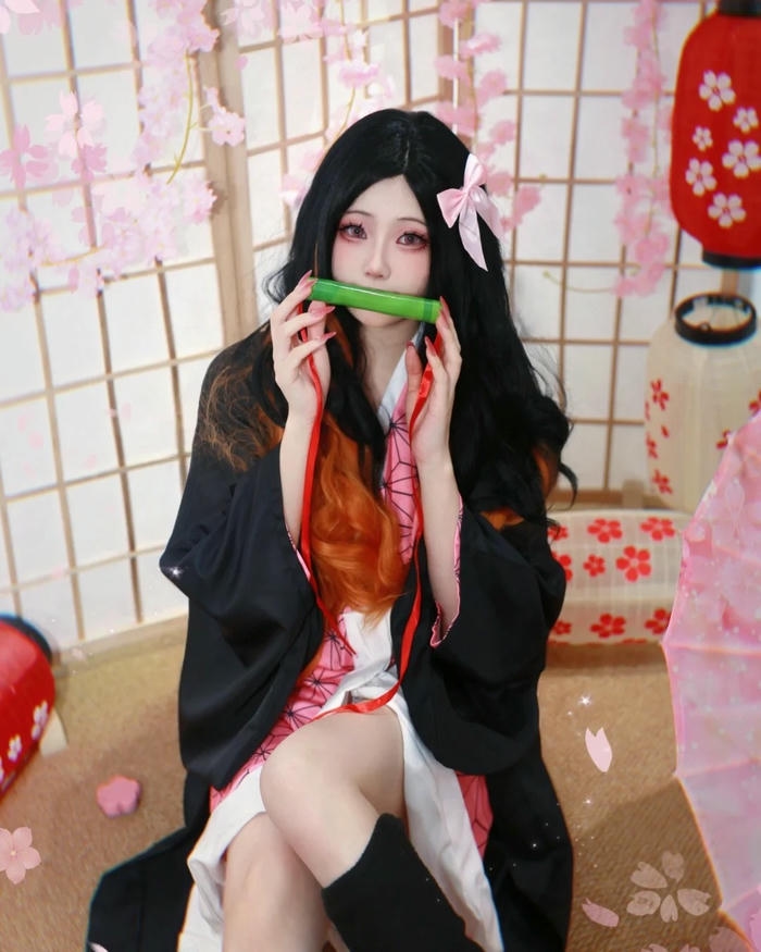Nezuko waifu ngồi duyên dáng trong phòng truyền thống đẹp