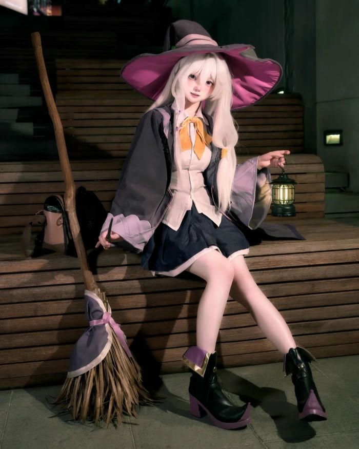 Trang phục Halloween ma quái phù thủy ngồi trên chổi bay