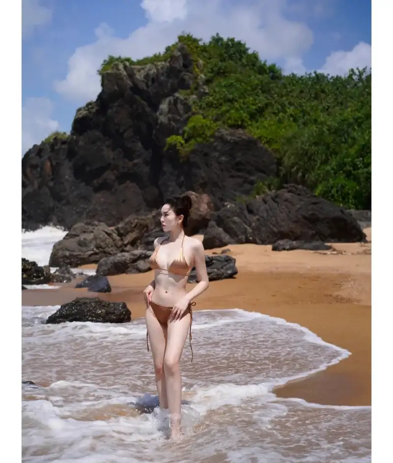 ảnh bikini trong suốt gái mặc