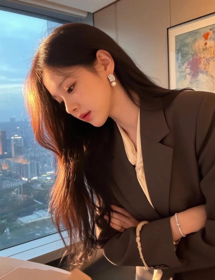 ảnh gái văn phòng phong cách gợi cảm