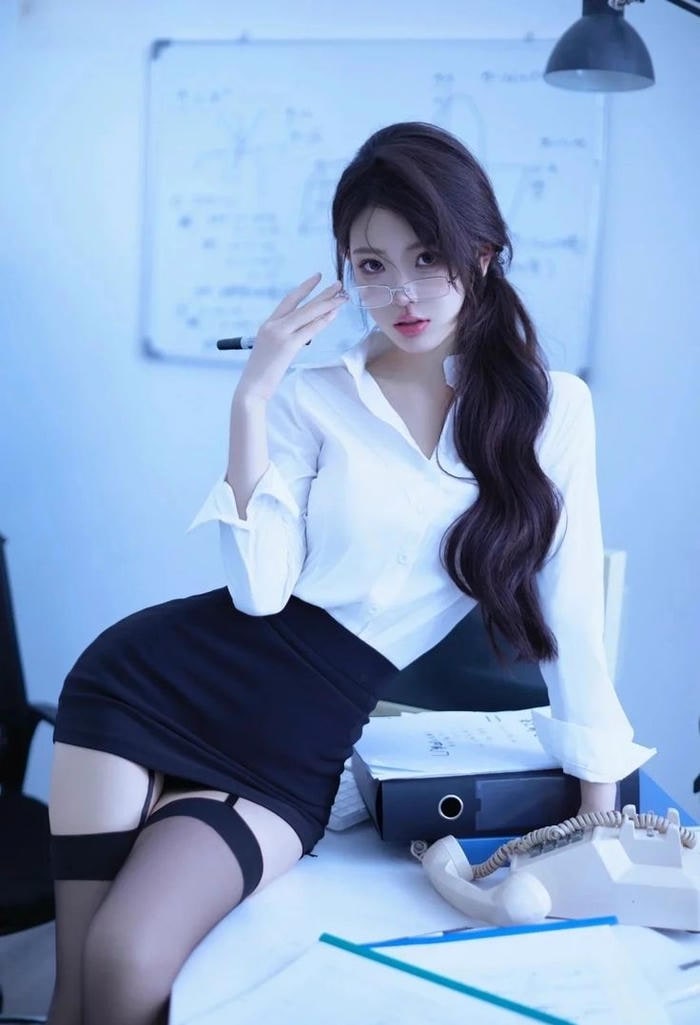 ảnh gái văn phòng trang phục công sở gọn