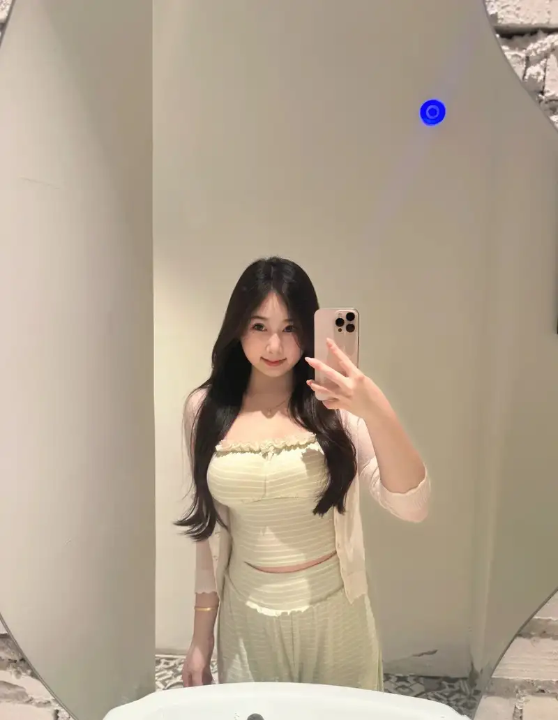 ảnh gái xinh đẹp khoe vú to