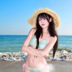 ảnh gái xinh mặc bikini đi biển body săn chắc