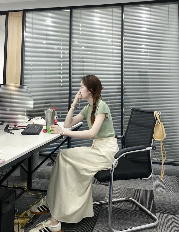 góc chụp đời thường ảnh gái văn phòng