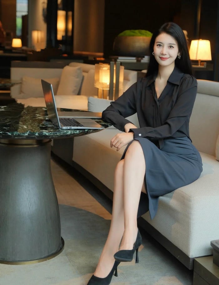 góc làm việc quen thuộc ảnh gái văn phòng