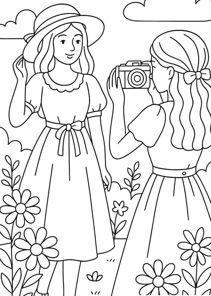 hình tô màu bạn gái chụp ảnh cho nhau