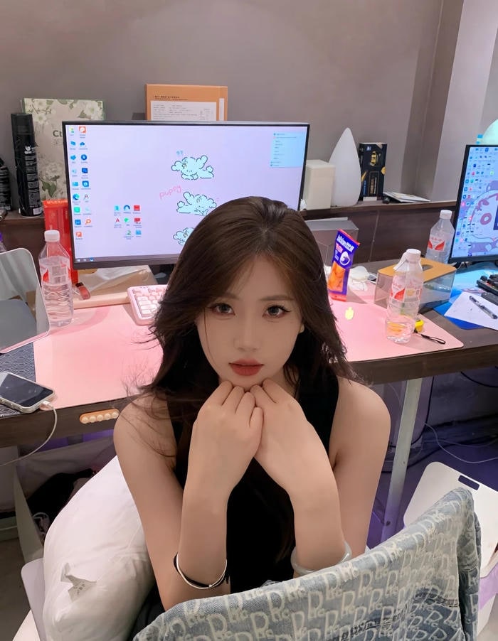 style công sở ảnh gái văn phòng cute