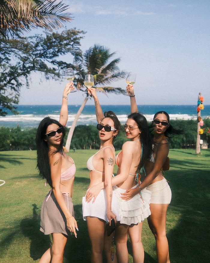 vibe trẻ trung phương ly bikini sexy nét