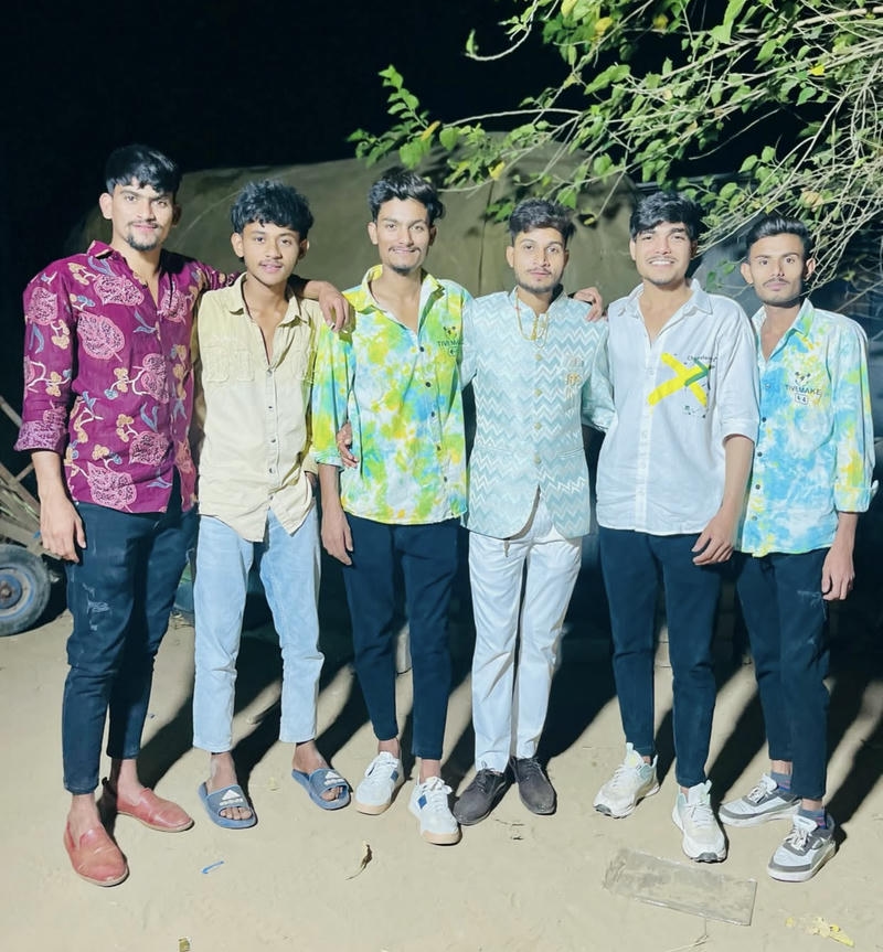 Ấn Độ hội trai đẹp gương mặt sắc nét hài hòa