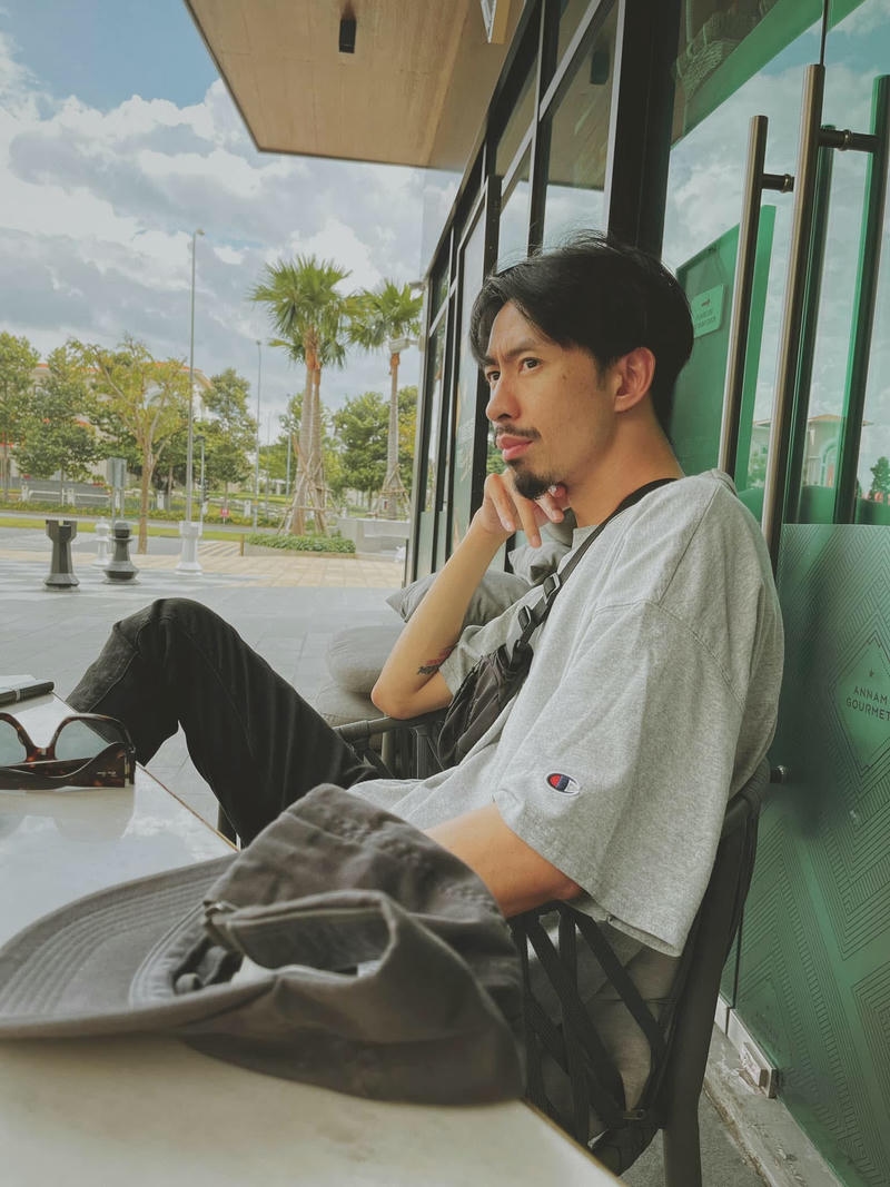 Ảnh Đen Vâu ngầu với ánh nhìn sắc lạnh cuốn hút