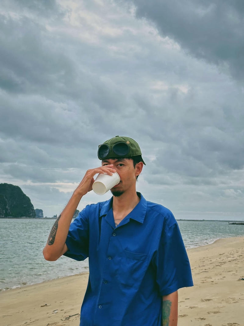 Ảnh Đen Vâu ngoài trời ánh sáng tự nhiên hài hòa