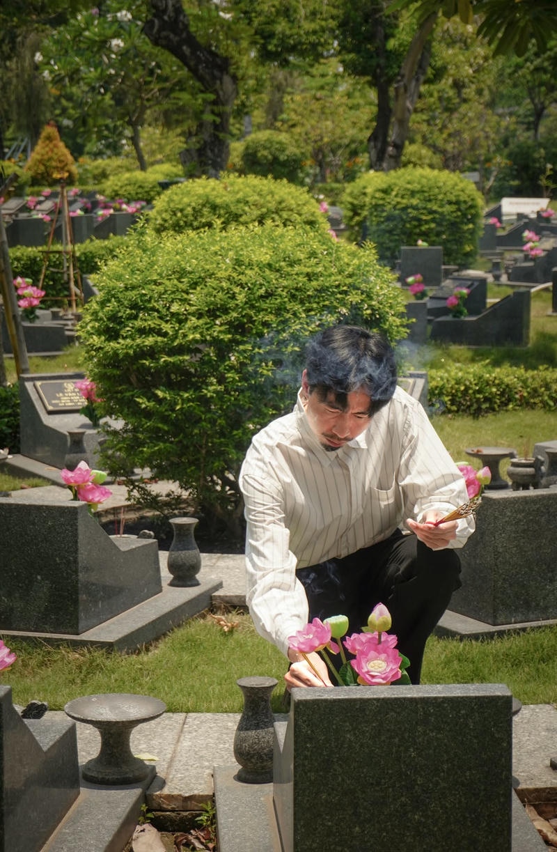 Ảnh Đen Vâu ngoài trời tự nhiên ánh sáng dịu nhẹ