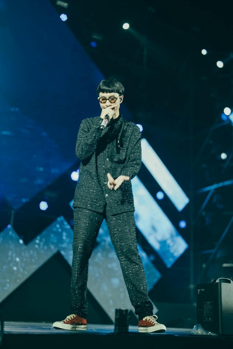 Ảnh Đen Vâu tone tối tạo cảm giác sâu lắng