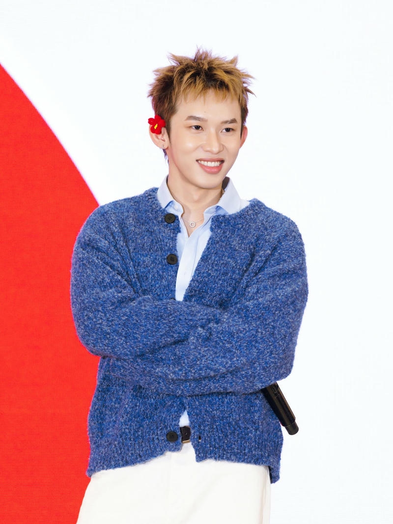 Ảnh Kay Trần cười tươi tự nhiên đời thường