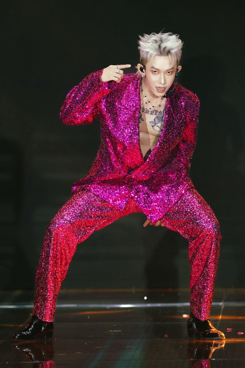 Ảnh Kay Trần kết hợp ánh sáng và bóng tối nghệ thuật