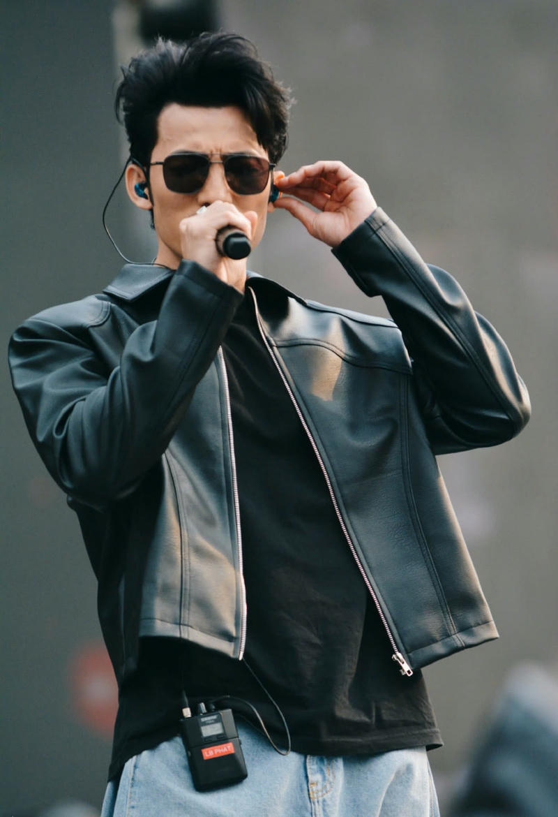 Ảnh Liên Bỉnh Phát đẹp trai làm nền máy tính