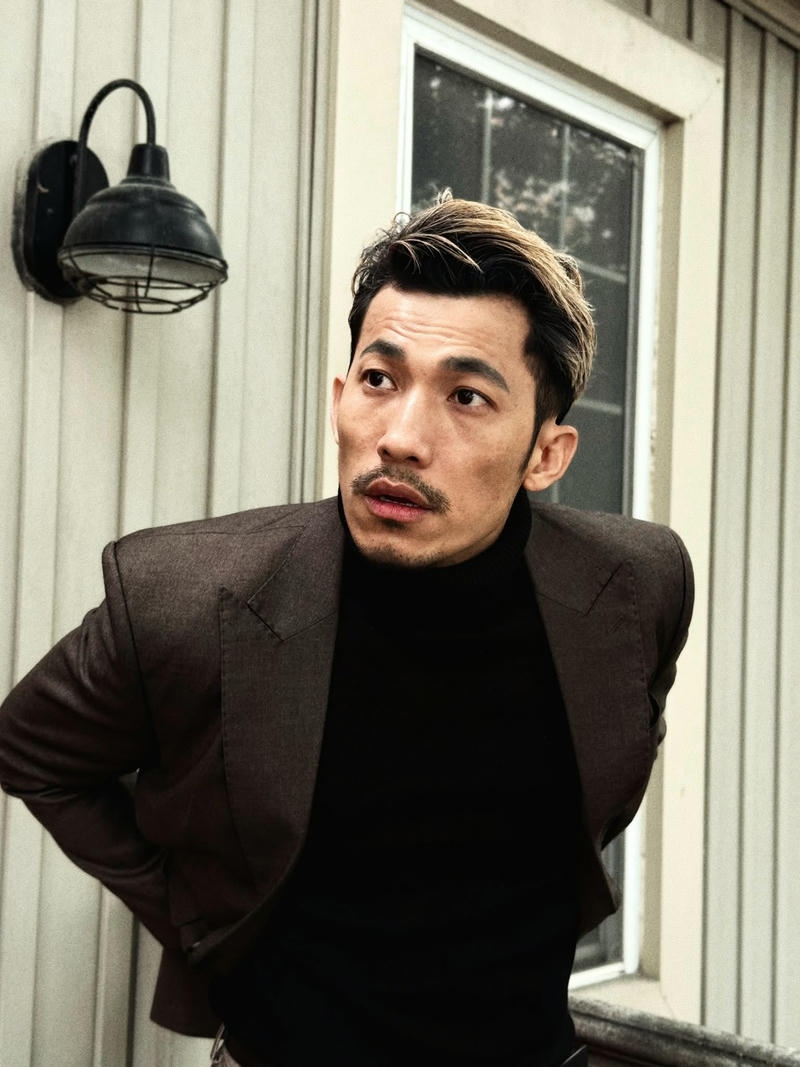 Ảnh Liên Bỉnh Phát với phong thái mạnh mẽ cuốn hút