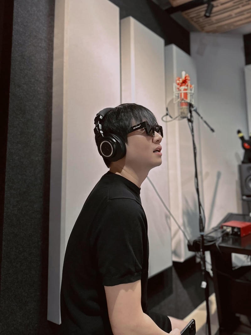 Ảnh chân dung nghệ sĩ hợp làm avatar Vương Anh Tú