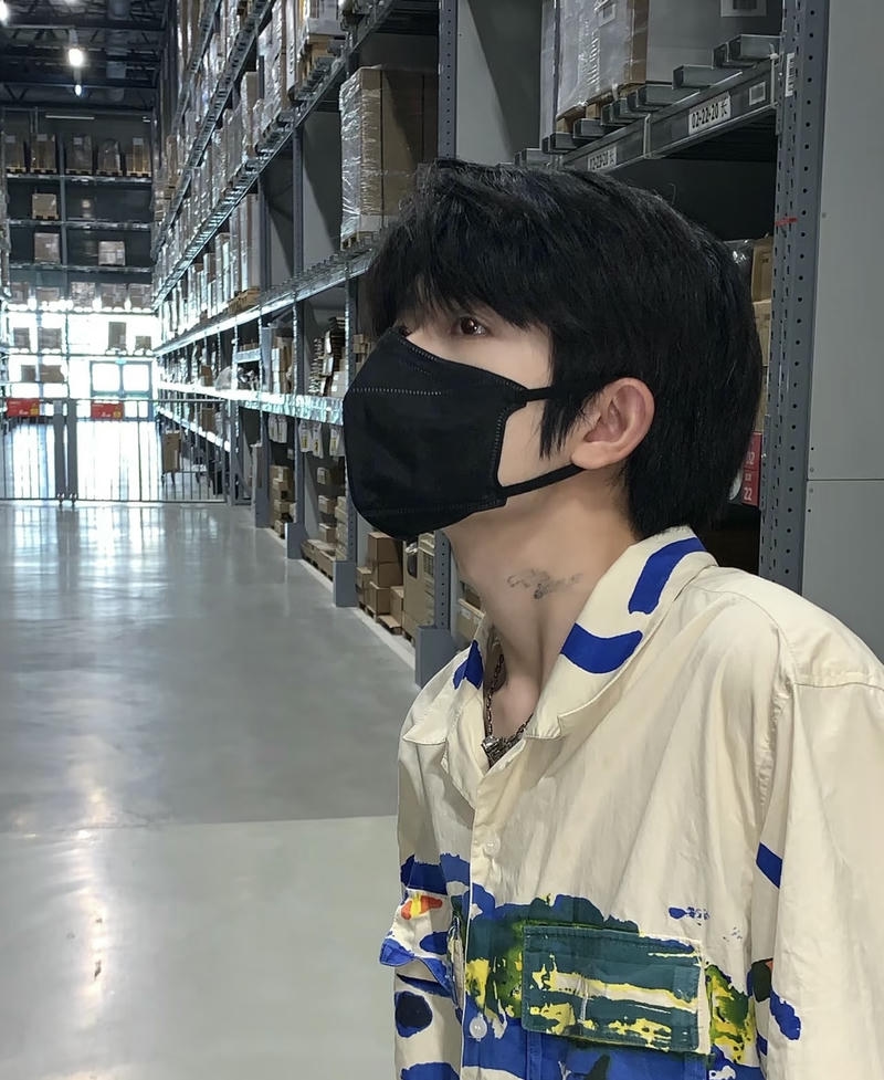 Anh chàng đeo khẩu trang góc nghiêng thần thánh