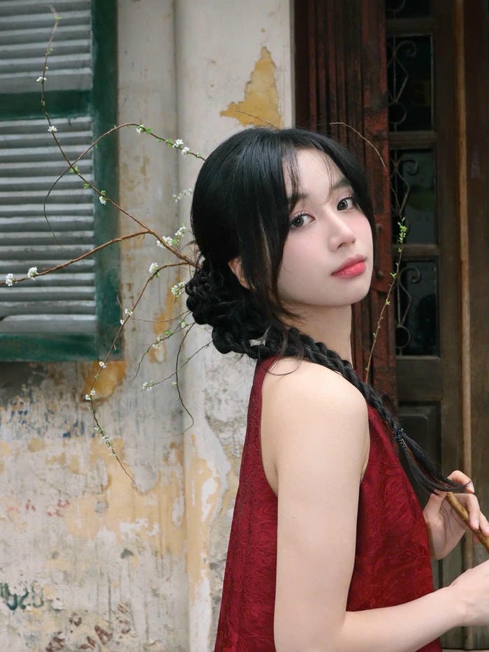 Ảnh gái xinh dáng ngon làm hình nền 4K