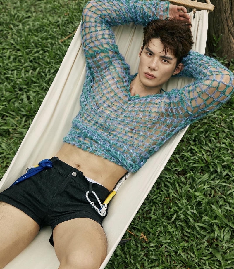 Ảnh hot boy đẹp nhất ghi lại gương mặt nam sinh điển trai ánh mắt tự tin