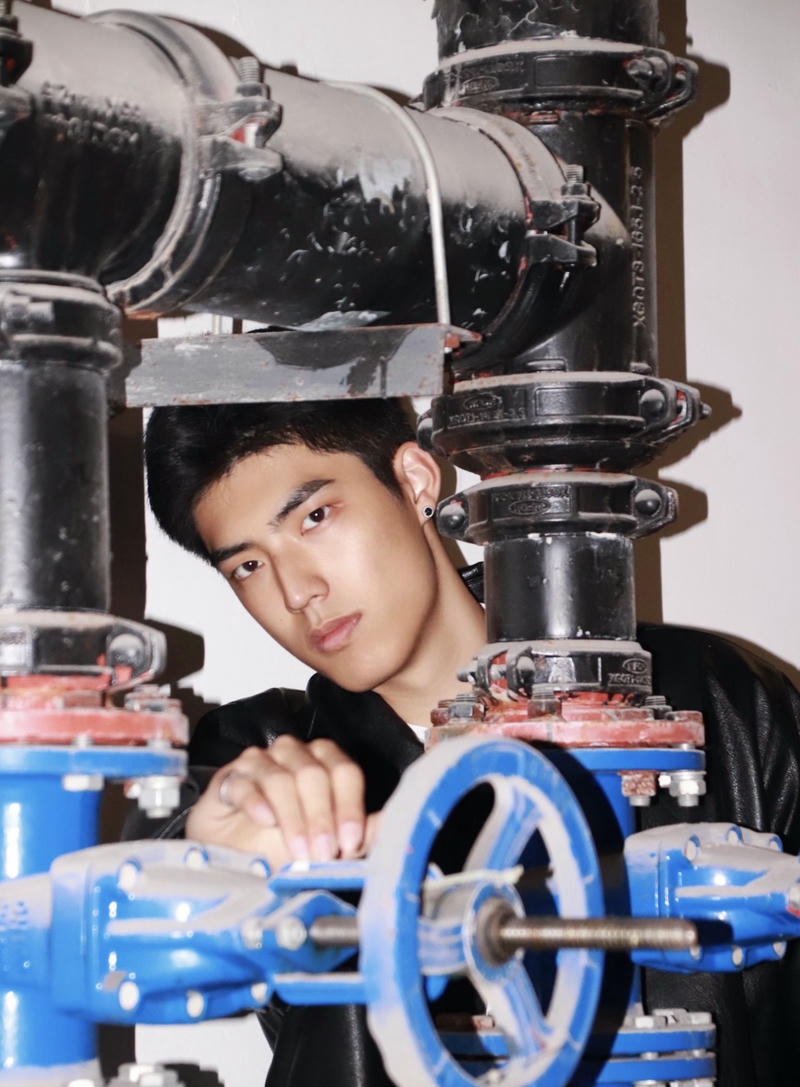 Ảnh hot boy ghi lại chàng trai trẻ phong cách năng động